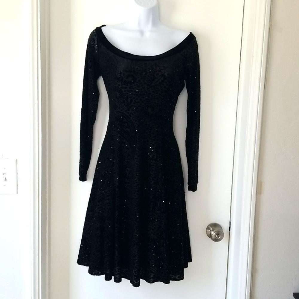 COPY - 🌸Black Velvet Sequins Long Sleeve Dress